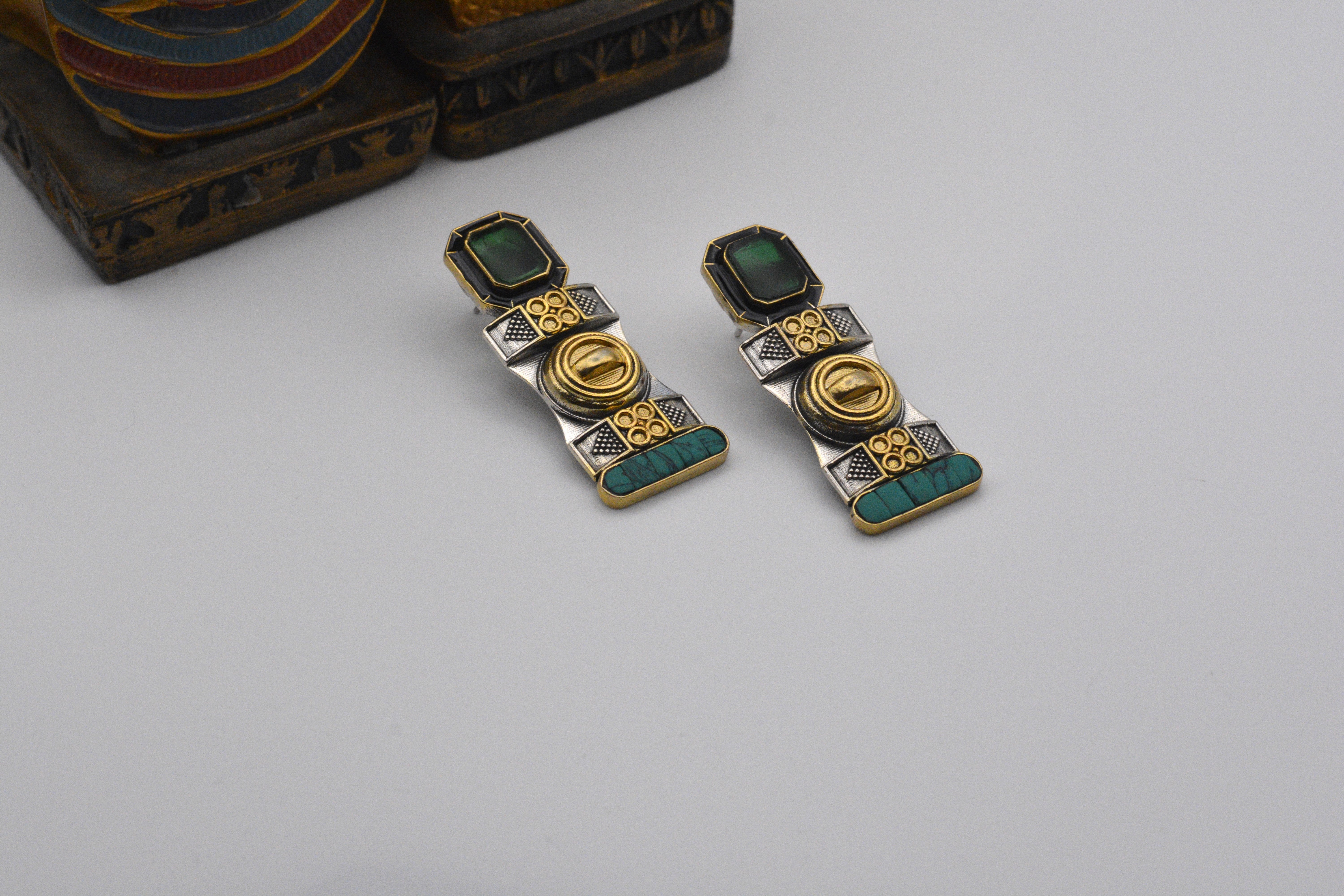 Green Doublet With Turquois Ear Rings image 0